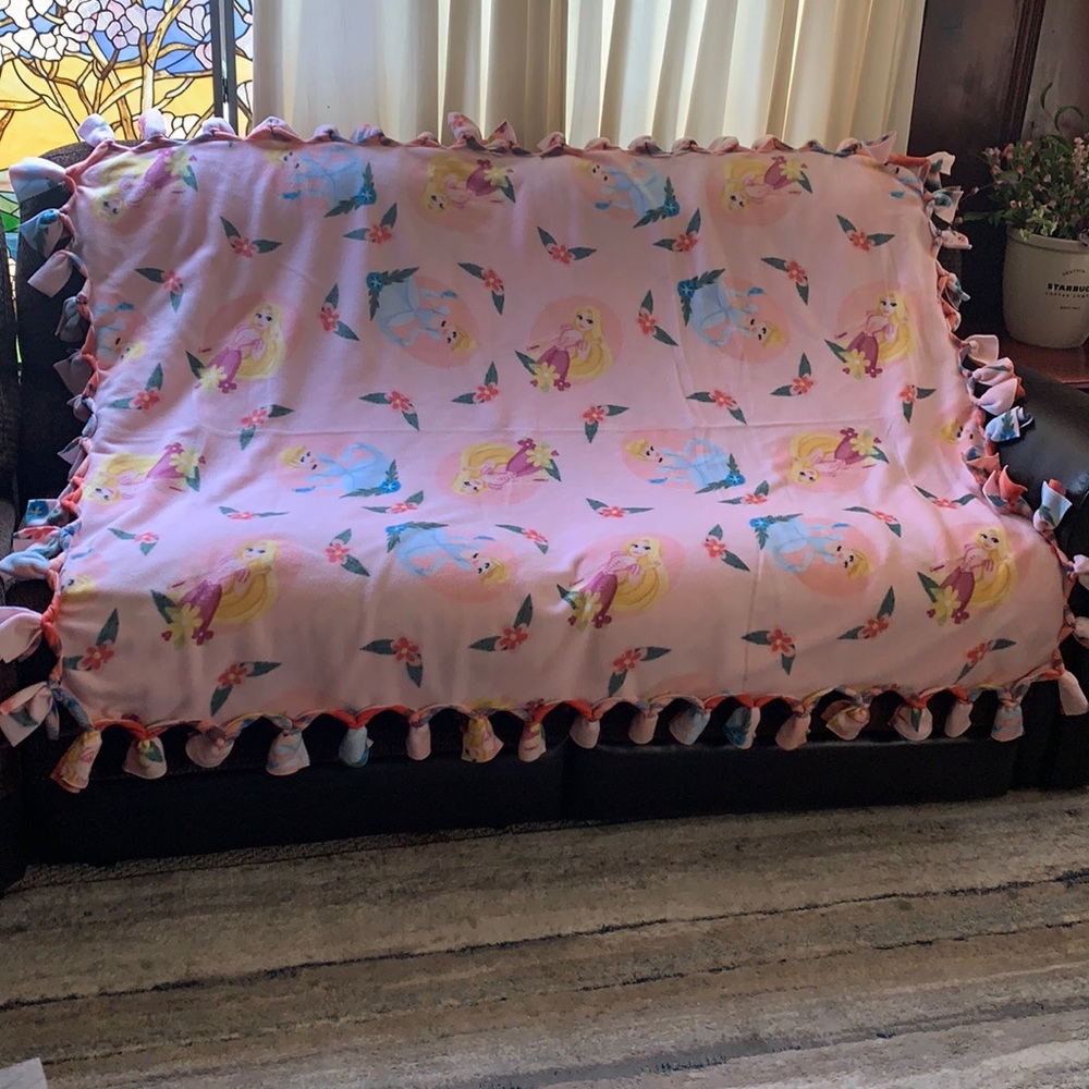 💝❤️Disney princesses Rapunzel & Cinderella blanket.Disney Princess throw 💝❤️